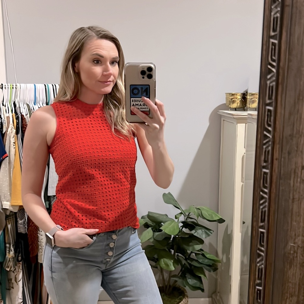 J crew elegant patterned blouse with underline accent and gold zipper back.